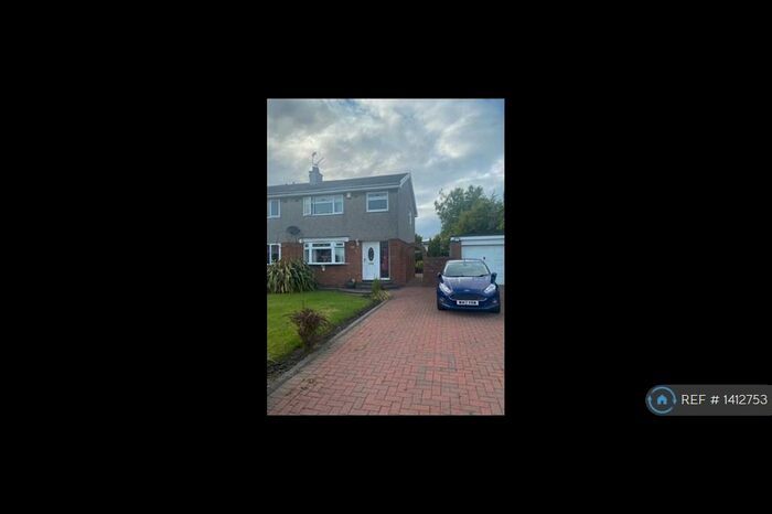 3 Bedroom Semi-Detached House To Rent In Strathord Place, Moodiesburn, Glasgow, G69