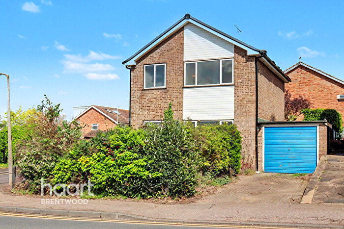 3 Bedroom Detached House For Sale In Mascalls Lane, Brentwood, CM14