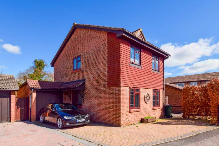 3 Bedroom Detached House To Rent In Ferndown, Crawley, RH10