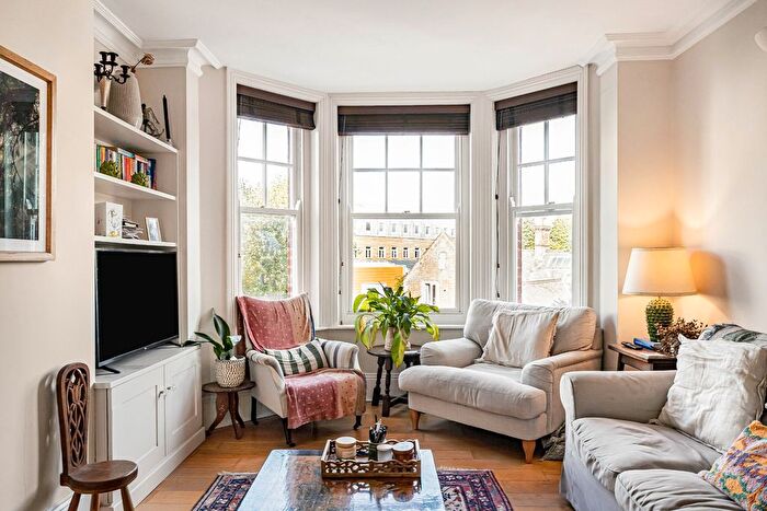 2 Bedroom Flat To Rent In Canterbury Crescent, London, SW9