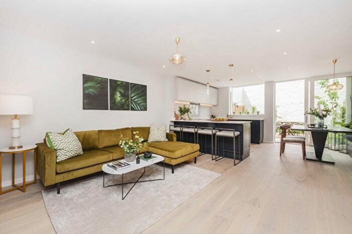 4 Bedroom Semi-Detached House For Sale In Knights Hill, London, SE27