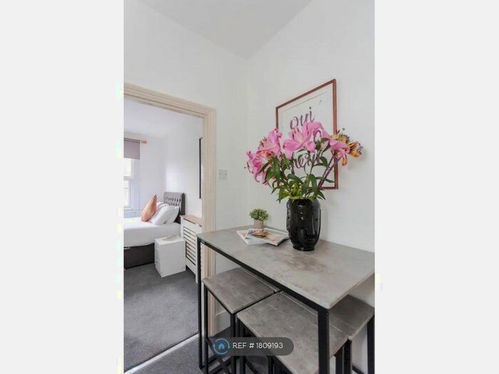 1 Bedroom Flat To Rent In Soames Street, London, SE15