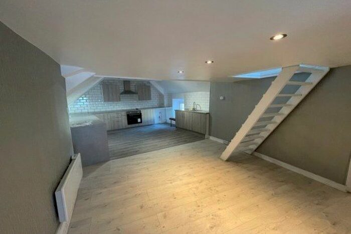 3 Bedroom Flat To Rent In High Street, Sittingbourne ME10