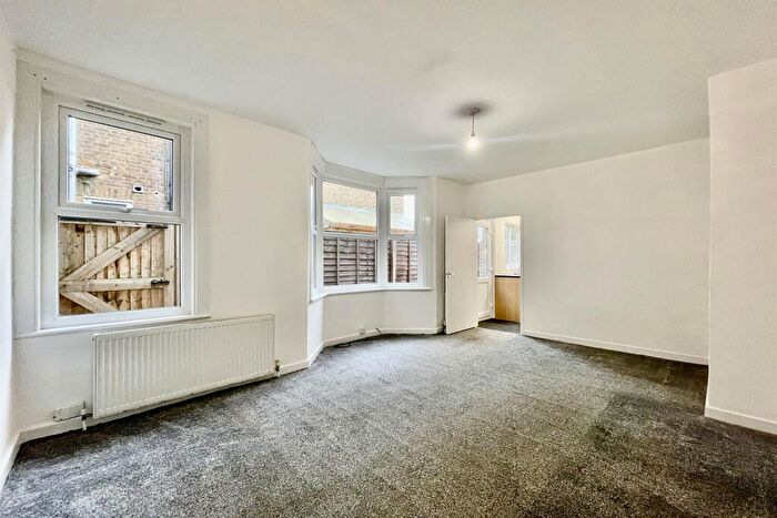 2 Bedroom Flat To Rent In Ashburnham Road, Southend-on-Sea, SS1