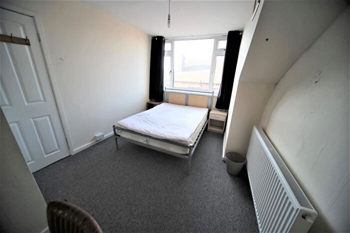 2 Bedroom Terraced House To Rent In Autumn Street, Hyde Park, Leeds, LS6