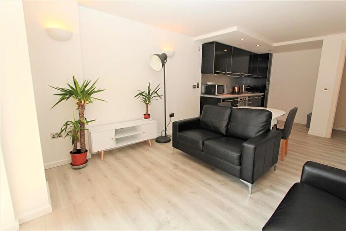 2 Bedroom Flat To Rent In West Point Wellington Street, Leeds, LS1