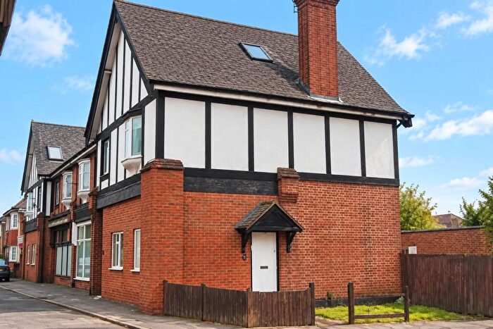 1 Bedroom Flat To Rent In Malden Way, New Malden, KT3