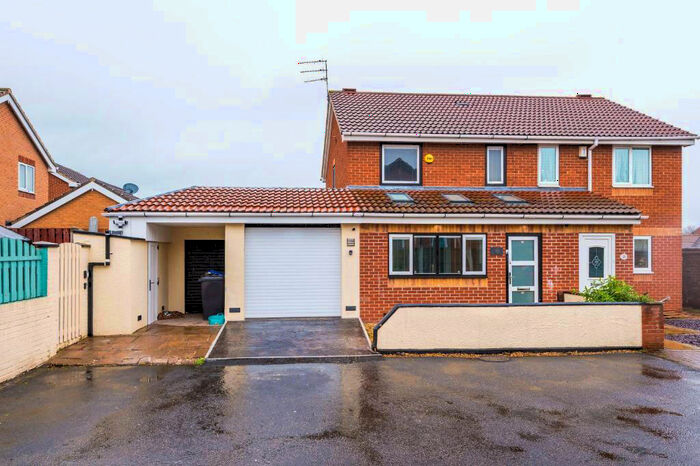 2 Bedroom Semi-Detached House To Rent In Springwell Gardens, Balby, DN4