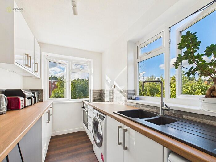 1 Bedroom Apartment For Sale In Garrard Gardens, Sutton Coldfield, B73