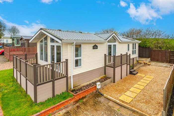 2 Bedroom Lodge For Sale In Cogenhoe, Cogenhoe, NN7