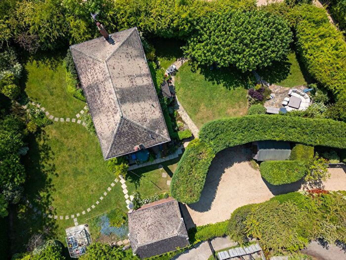 4 Bedroom Detached House For Sale In Kingsfold, RH12