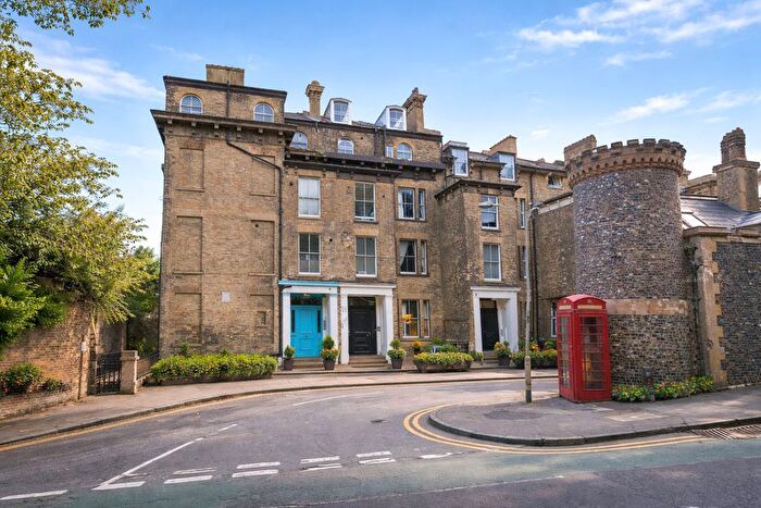 2 Bedroom Flat For Sale In Victoria Park, Dover, CT16