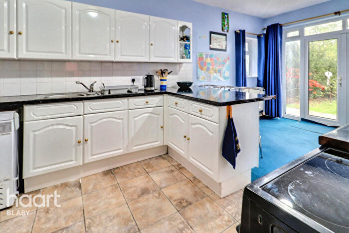 4 Bedroom Semi Detached House For Sale In Greendale Road, Leicester, LE2