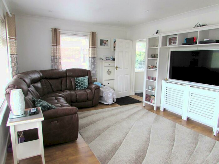 2 Bedroom Maisonette To Rent In Broomhill, Cookham, Maidenhead, SL6