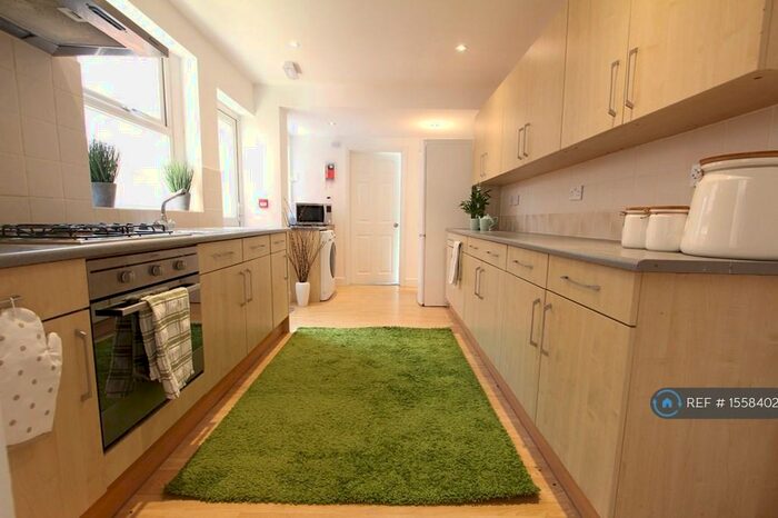 6 Bedroom Terraced House To Rent In St. Edwards Road, Reading, RG6