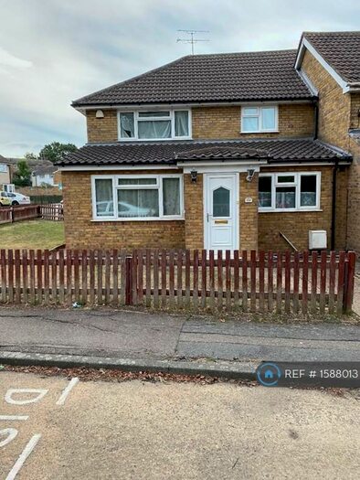 3 Bedroom End Of Terrace House To Rent In Pinmill, Basildon, SS14
