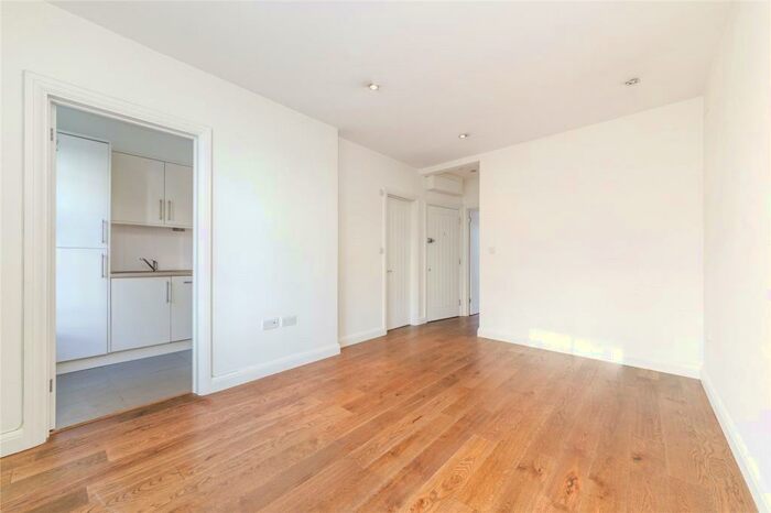 1 Bedroom Apartment To Rent In Exmouth Market, Clerkenwell, London, EC1R
