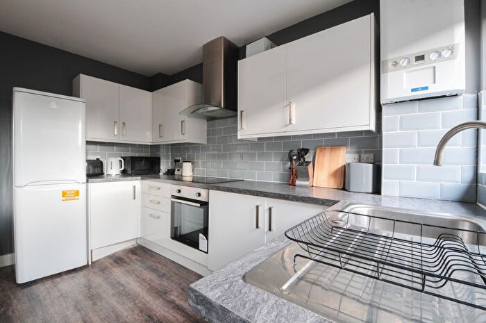 4 Bedroom Town House To Rent In Moss Lane East, Manchester, M16