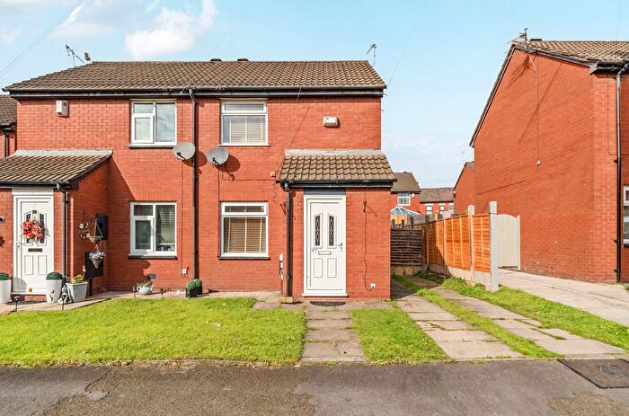 2 Bedroom Semi-Detached House For Sale In The Mews, Manchester, Manchester, M40