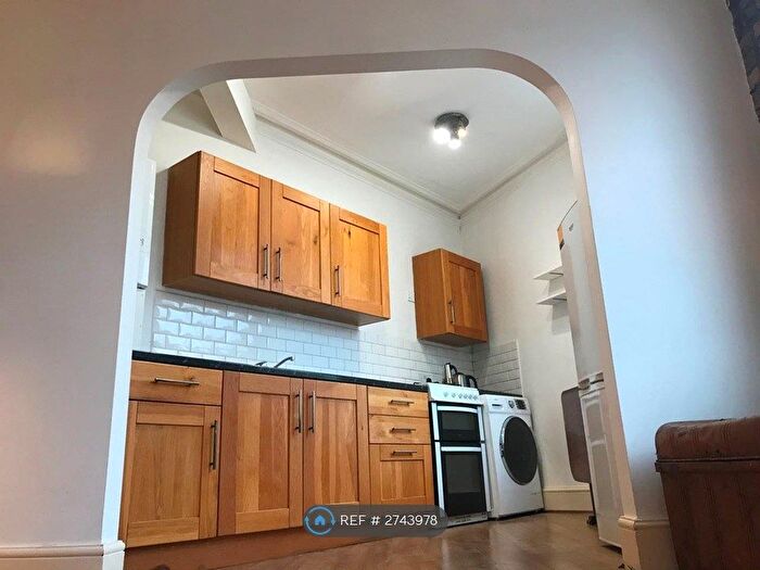 2 Bedroom Flat To Rent In Hinton Road, London, SE24