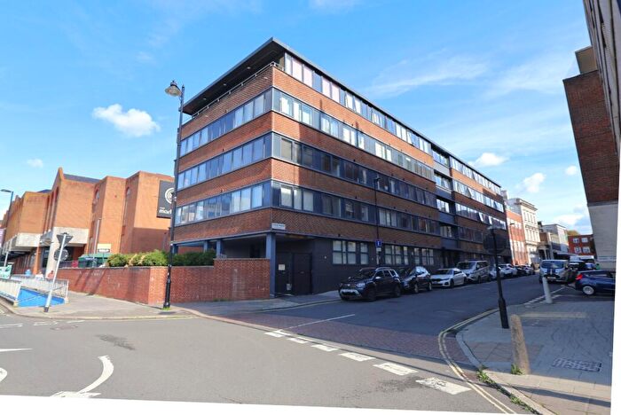2 Bedroom Flat For Sale In Ogle Road, City Centre, SO14