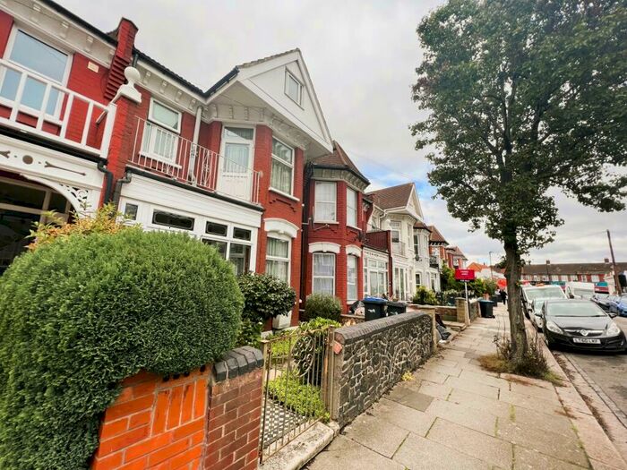 4 Bedroom Terraced House To Rent In Melbourne Avenue, London, N13