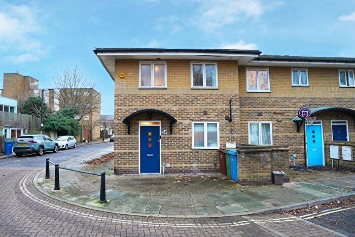2 Bedroom End Terrace House For Sale In Albert Way, Peckham, London, SE15