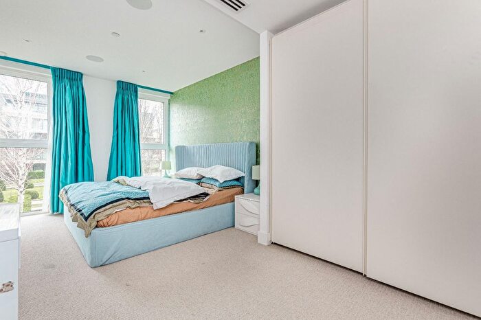 2 Bedroom Flat To Rent In Central Avenue, Sands End, SW6