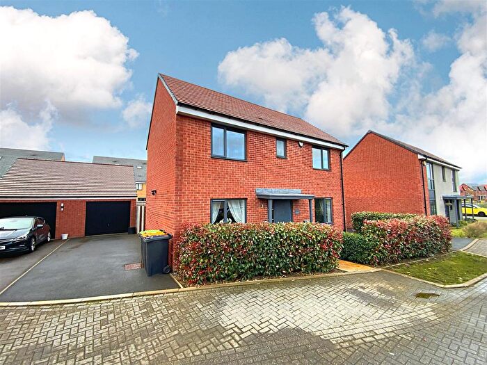 3 Bedroom Detached House For Sale In Buckworth Drive, Wootton, Bedford, MK43