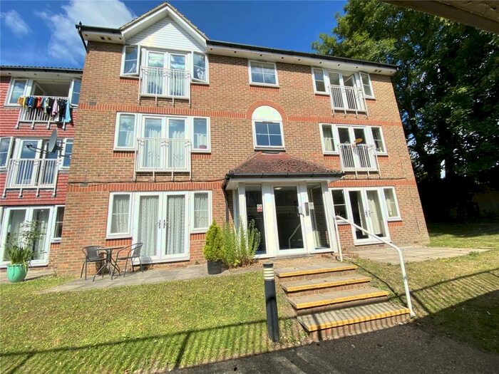 1 Bedroom Apartment To Rent In Tuscany Gardens, Crawley, West Sussex, RH10