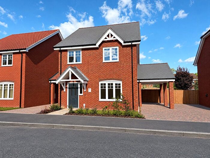 3 Bedroom Link Detached House For Sale In The Meadow, Trowes Lane, Swallowfield, RG7