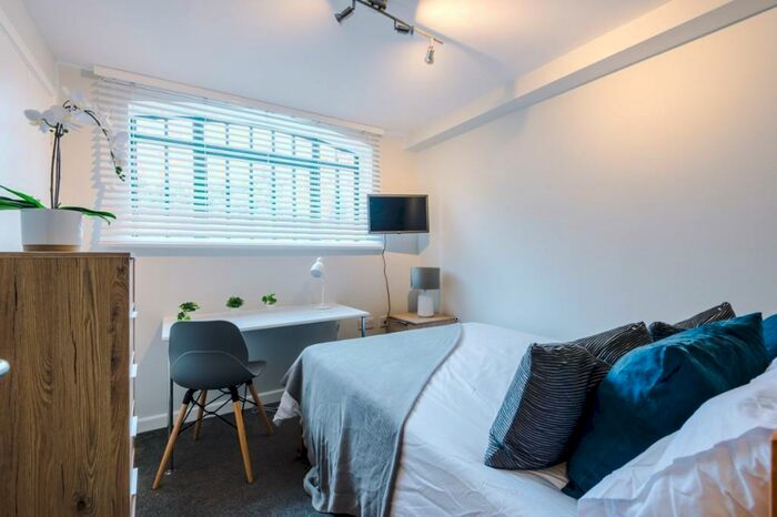 6 Bedroom Flat To Rent In Jesmond Road, Newcastle Upon Tyne, NE2