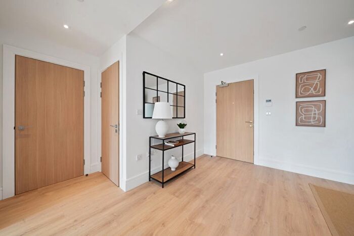 1 Bedroom Flat To Rent In Sutton Park House, SM1