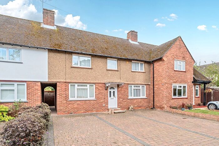 4 Bedroom Detached House For Sale In Mere Road, Weybridge, KT13