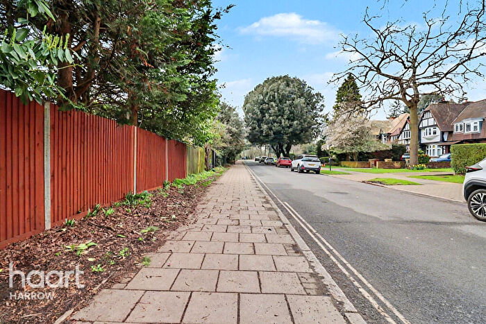 3 Bedroom Apartment For Sale In Lodge Close, Edgware, HA8