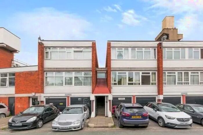 4 Bedroom Maisonette To Rent In Cottage Street, Canary Wharf, E14