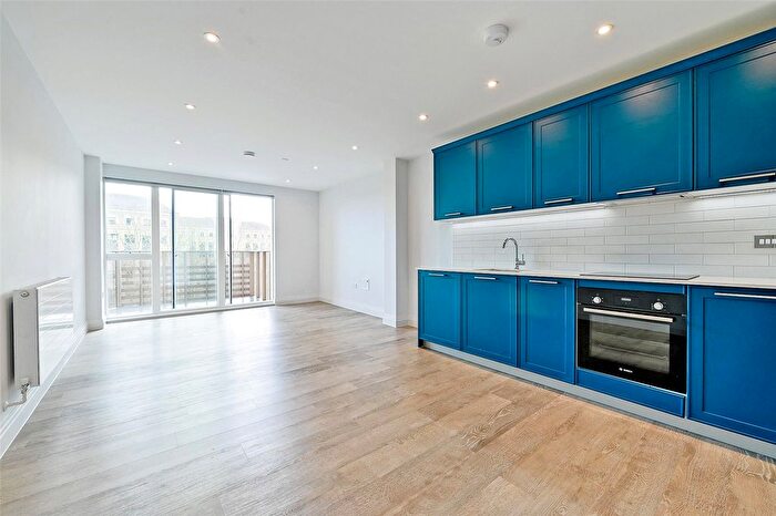 2 Bedroom Flat To Rent In Carraway Street, Reading, Berkshire, RG1