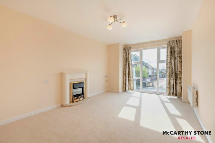 1 Bedroom Apartment For Sale In Farringford Court, Avenue Road, Lymington, Hampshire, SO41