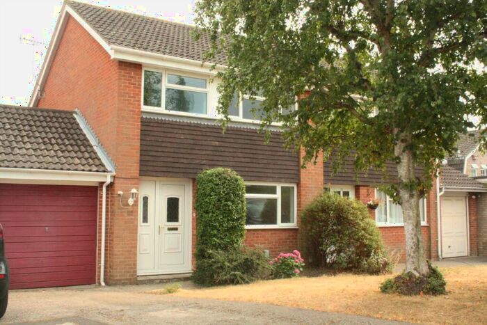 3 Bedroom Semi-Detached House To Rent In Richborough Close, Earley, RG6