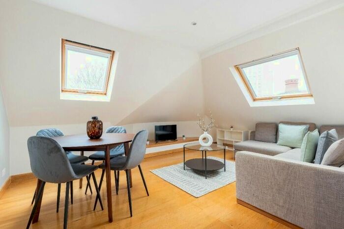 2 Bedroom Flat To Rent In Ravenscraig Road, London, N11