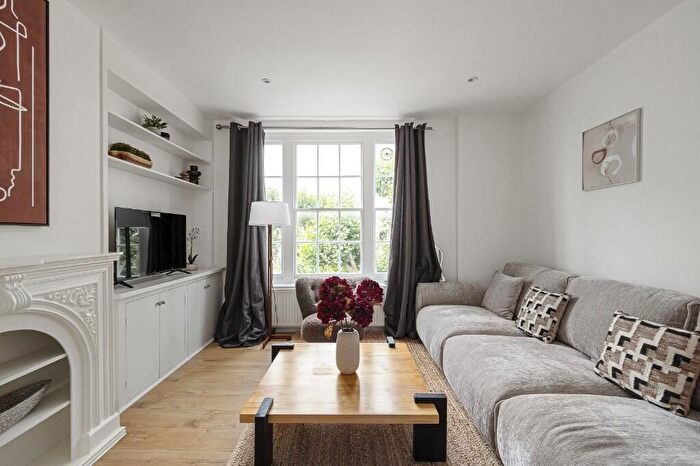 2 Bedroom Flat To Rent In Holland Park, London, W11