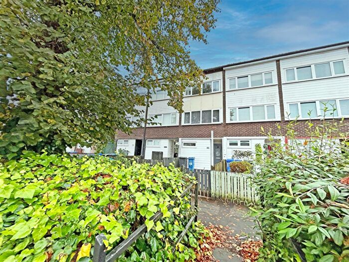 3 Bedroom Town House To Rent In Meadway, Halton Brook, Runcorn, WA7