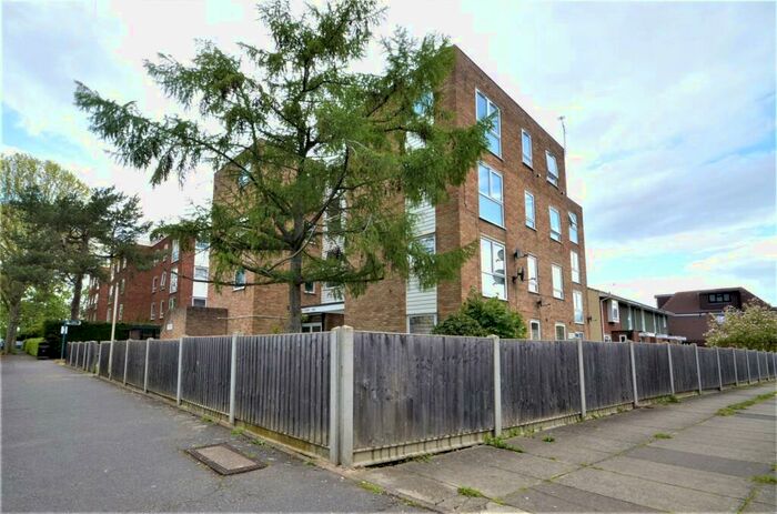 1 Bedroom Apartment To Rent In Hawthorne Court, St. James Road, Sutton, SM1