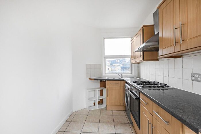 1 Bedroom Flat To Rent In Coldharbour Lane, London, SE5