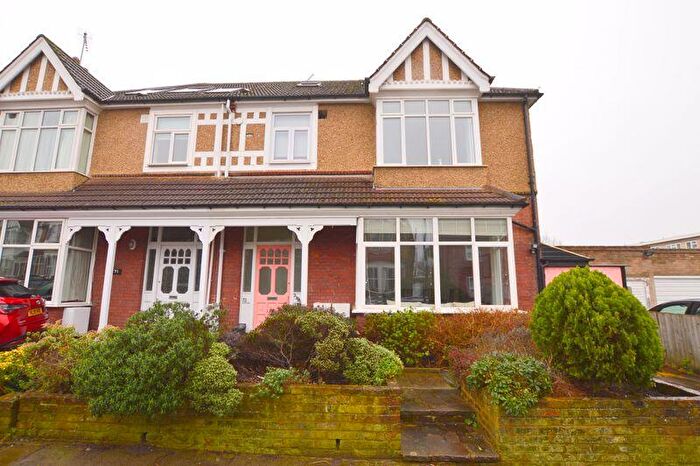 1 Bedroom Flat For Sale In Cunningham Park, Harrow, HA1