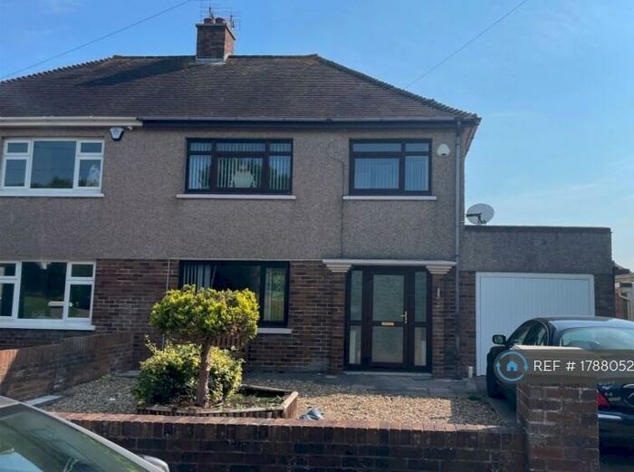 4 Bedroom Semi-Detached House To Rent In Brian Crescent, Porthcawl, CF36