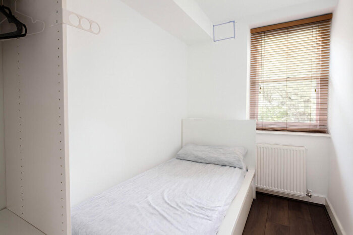1 Bedroom Flat To Rent In Lion Mills, Hackney Road, London, E2