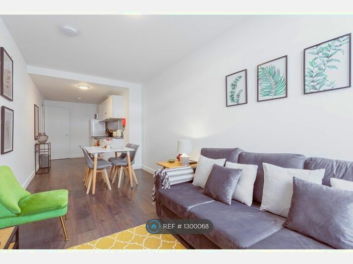 2 Bedroom Flat To Rent In Russell Way, Crawley, RH10