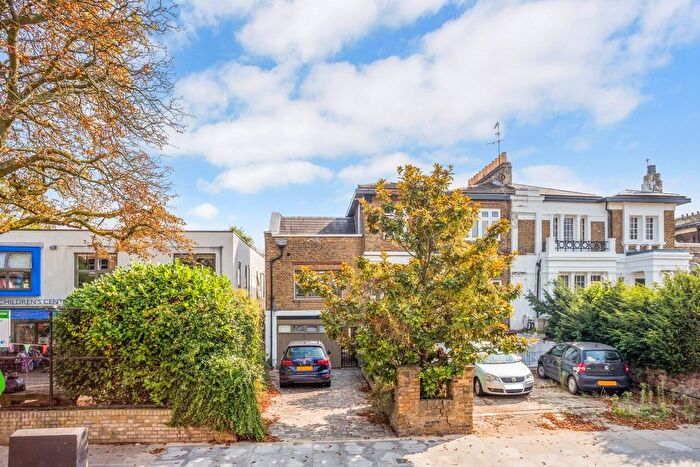 2 Bedroom Flat To Rent In Tollington Park, London, N4