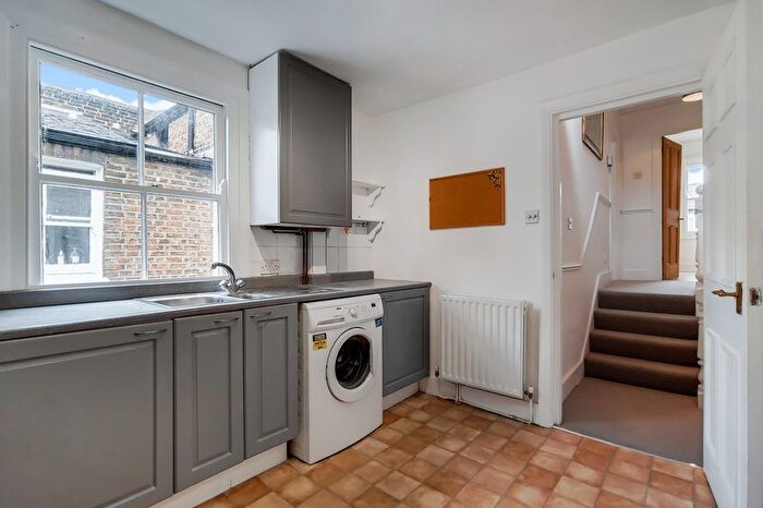 1 Bedroom Flat To Rent In Ridley Road, London, SW19